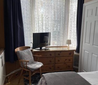 Five Oak Green Casa | ROOM with SHOWER, TOILET and KITCHENETTE