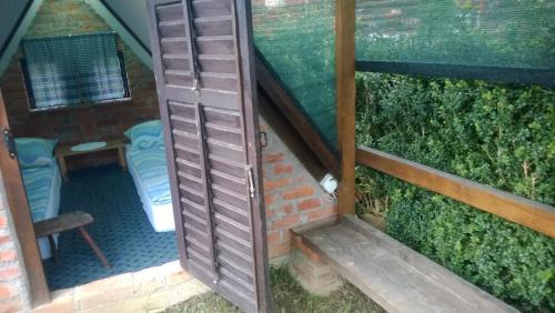Lohovo Casa | Rooms and Apartments Neron Bihać