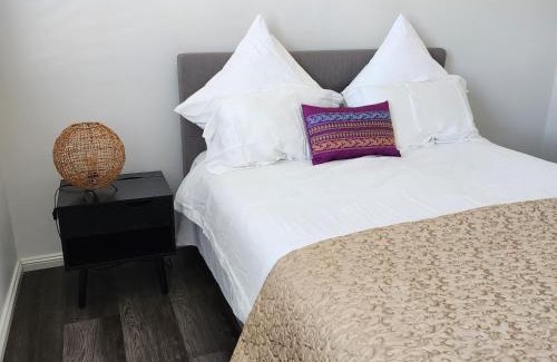 Box Hill Casa | Rooms at Gables in a modern home