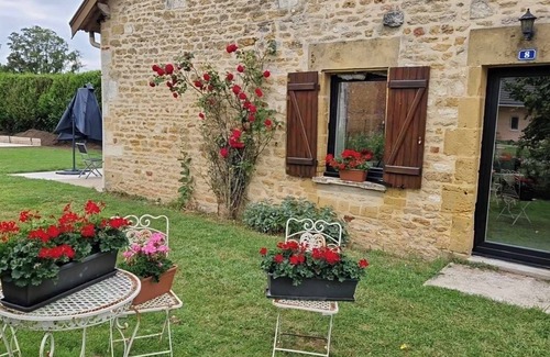 Vendresse Cama Y Desayuno | Rooms for rent vendresse region 2 bedrooms upstairs plus a living room ground floor Land,