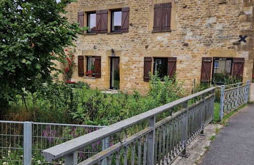 Vendresse Cama Y Desayuno | Rooms for rent vendresse region 2 bedrooms upstairs plus a living room ground floor Land,