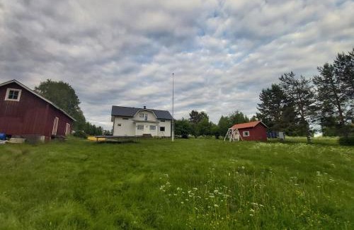 Muonio Casa | Rooms in a big wooden home, kotimajoitus, homestay