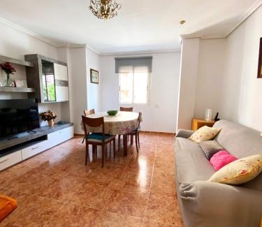 Montolivet Casa | Rooms in Valencia Great Location in Shared Apartment