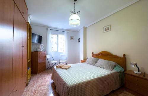 Montolivet Casa | Rooms in Valencia Great Location in Shared Apartment