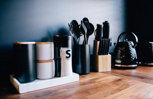 Leeton Apartamento | Rooms of Renown - The Panaretto Parlour