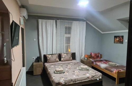 Subotica Apartamento | Rooms Zimmer Sobe Prenociste Smestaj Miljaim