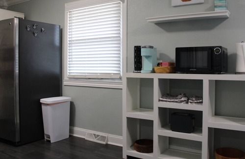 Waldron Casa | Roomy 3 BR - Sleep 6 - Dog Friendly - Near Legends - Game Room - Quiet Area