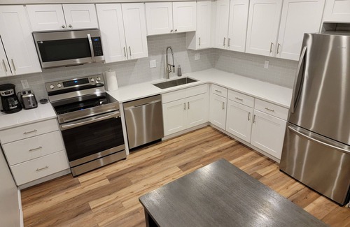 Coralville Casa | Roomy 3 Story Duplex Close To Mall, Restaurants, UI Hospital and Sport Arenas