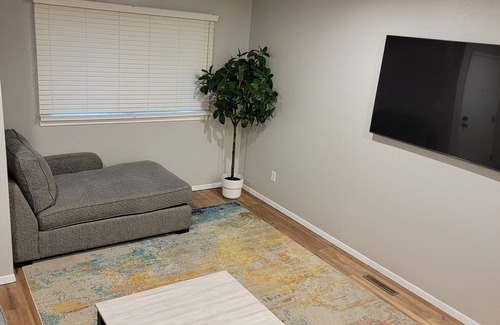 Coralville Casa | Roomy 3 Story Duplex Close To Mall, Restaurants, UI Hospital and Sport Arenas