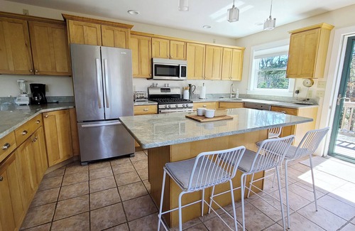 Truro Casa | Roomy 3BD+ --A/C, Screen Porch, Outdoor Shower, Fire Pit, Ping Pong--Plenty of Space to Spread Out