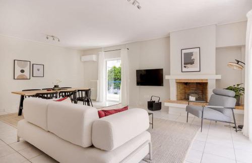 Amarousion Apartamento | Roomy 3BR Apartment in Marousi by UPSTREET