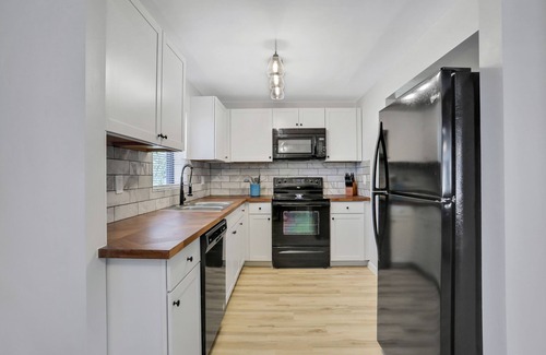 Orange Park Casa | Roomy 5/2 in Orange Park