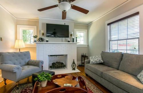 Druid Hills Casa | Roomy 5BR Bungalow with Backyard, Walk to Downtown
