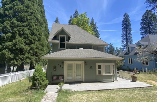 McCloud Casa | Roomy and fabulous home in the heart of historic Downtown McCloud!