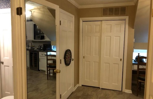 Harbison Apartamento | ROOMY APARTMENT IN QUIET NEIGHBORHOOD CLOSE TO EVERYTHING!