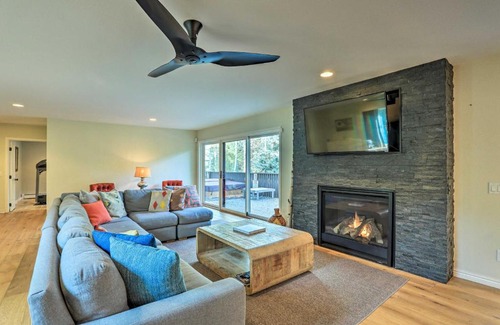 Eagle-Vail Casa | Roomy Avon Family Chalet with Hot Tub in EagleVail!