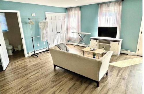 Solomons Apartamento | Roomy BR w/ private bath in the heart of Solomons