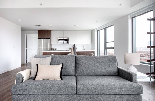 Central Square Apartamento | Roomy Central Square 2BR w/ Gym, W/D, Doorman, near T, by Blueground