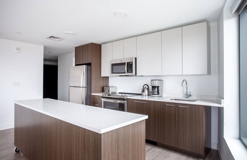 Central Square Apartamento | Roomy Central Square 2BR w/ Gym, W/D, Doorman, near T, by Blueground