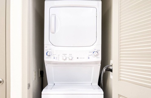 Dublin Apartamento | Roomy Dublin 1BR w/ Gym, Lounge & Pool, steps to BART, by Blueground