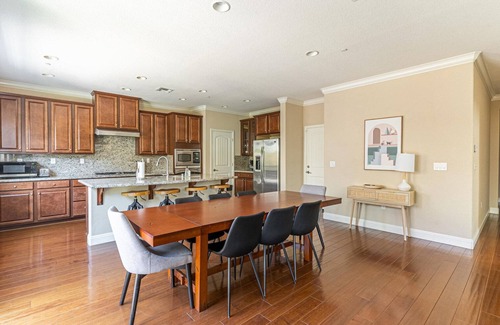 Dublin Casa | Roomy Dublin 5BR w/ Backyard, Groceries, Park & Playground, by Blueground