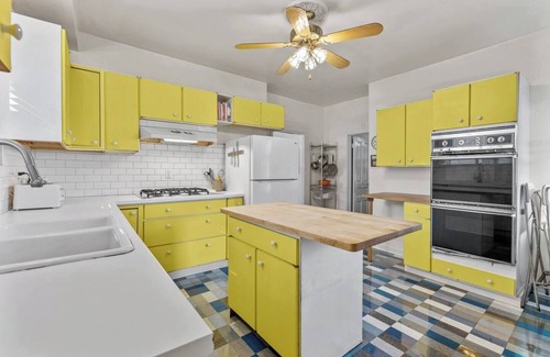 Homestead Casa | Roomy family home near shopping