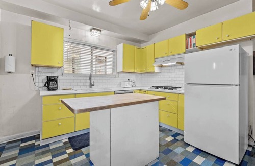 Homestead Casa | Roomy family home near shopping