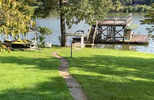 Leesburg Cabina | Roomy house on the deepest part of Lake Weiss-Fisherman's Paradise!
