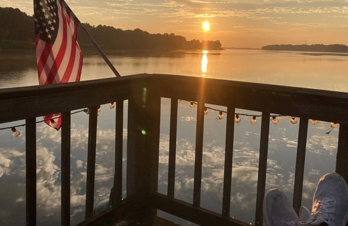 Leesburg Cabina | Roomy house on the deepest part of Lake Weiss-Fisherman's Paradise!