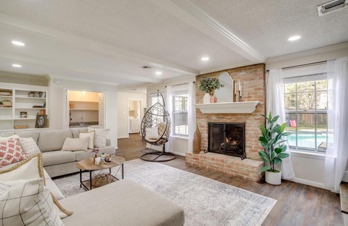 Houston Casa | Roomy Houston Rental with Home Office and Private Pool