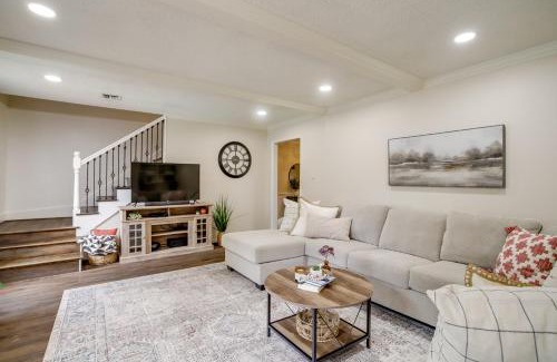 Houston Casa | Roomy Houston Rental with Home Office and Private Pool