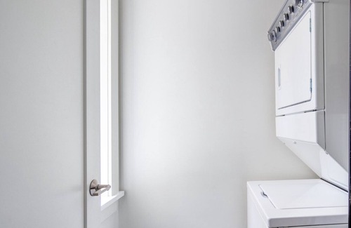 Wrigleyville Apartamento | Roomy Lakeview 2BR, walk to L, near Wrigley Field by Blueground