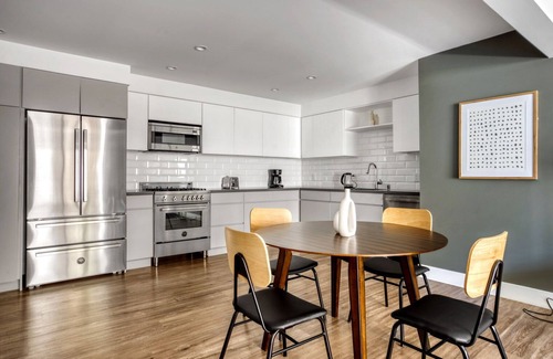 Sharon Heights Apartamento | Roomy Menlo Park 2BR w/ Pool, W/D, Gym, near 82, 101, 280, by Blueground
