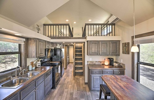 Pagosa Hills Cabina | Roomy Pagosa Springs Tiny Cabin: 1 Mi to Downtown