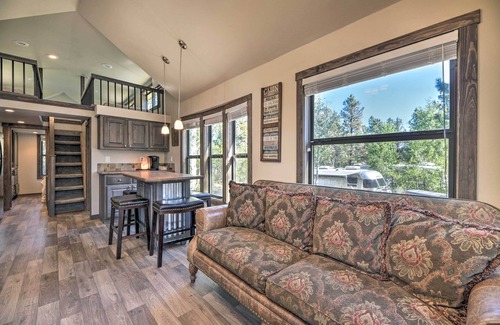 Pagosa Hills Cabina | Roomy Pagosa Springs Tiny Cabin: 1 Mi to Downtown