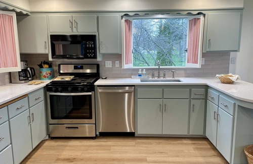 Kewaunee Casa | Roomy Quiet Home Overlooking Lake Michigan