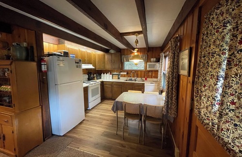 Petersburg Cabina | Roomy, Rustic Cabin-4BR, Modern Amenities-Rothrock St Forest near State College