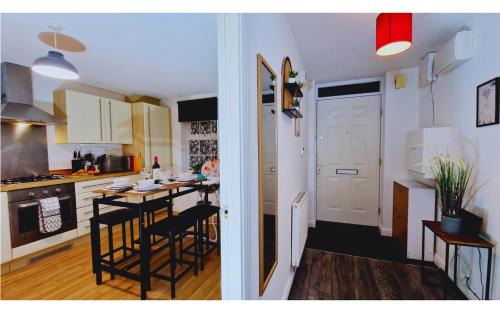 Telford Casa | Roomy Spark Home with Parking, Garden, Wi-Fi