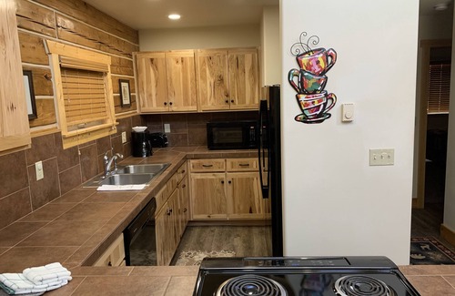 Almont Cabina | Roomy Taylor Canyon Cabin With Private Fishing Access