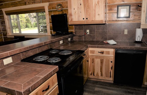 Almont Cabina | Roomy Taylor Canyon Cabin With Private Fishing Access