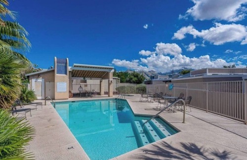 Casas Adobes Casa | Roomy Townhouse w/ Private & Fenced Backyard and Cozy Patio, Dog-Friendly!