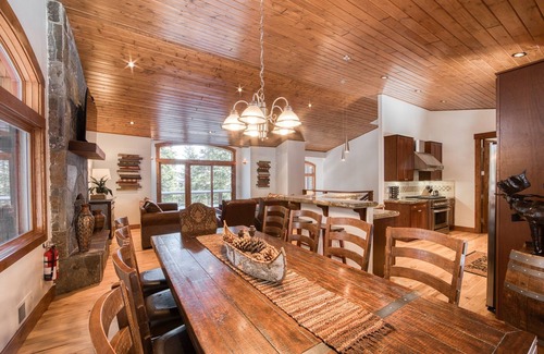 Ridgewood Casa | Rooney Ridge - Gorgeous 4 BR Casa de lujo con el árbol Vista cubierta del lago