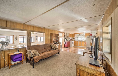 Roosevelt Casa | Roosevelt Retreat w/ Fire Pit ~ 3 Mi to Lake!