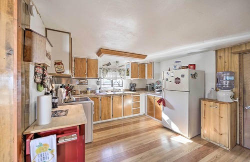 Roosevelt Casa | Roosevelt Retreat w/ Fire Pit ~ 3 Mi to Lake!