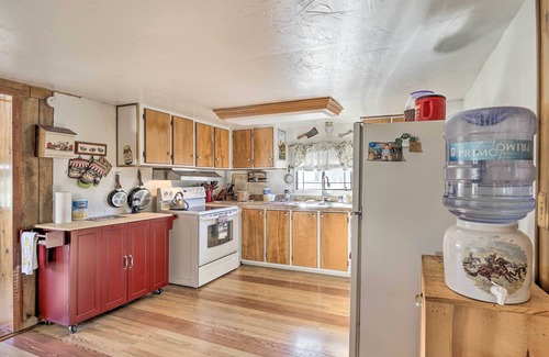 Roosevelt Casa | Roosevelt Retreat w/ Fire Pit ~ 3 Mi to Lake!