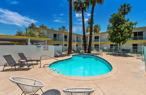 Evans Churchill Apartamento | Roosevelt Row! 1 bedroom & pool!