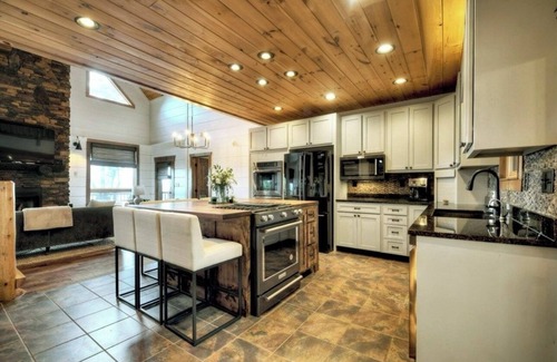 Morganton Casa | Rooted Oak Retreat