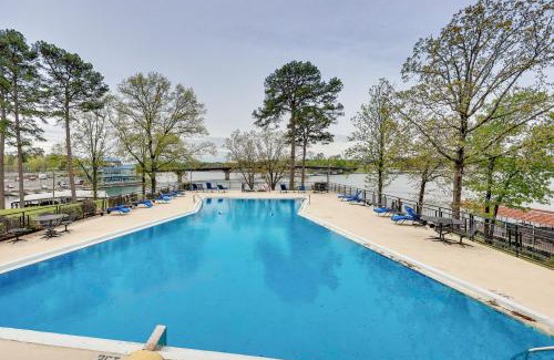 Mid America Apartamento | Rorys Roost Hot Springs Condo on Lake Hamilton!
