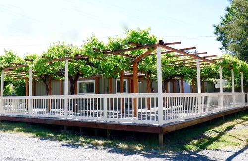 Kerby Condominio | Rosé Room at Kerbyville Inn
