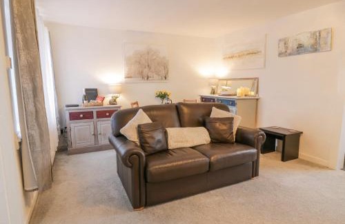 Irvine Casa | Rosalin Cottage